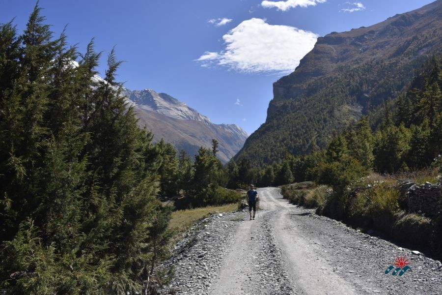 Annapurna Circuit Trek in October Autumn